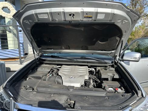 Used 2017 Lexus GX 460 Premium w/ Premium Package image 12