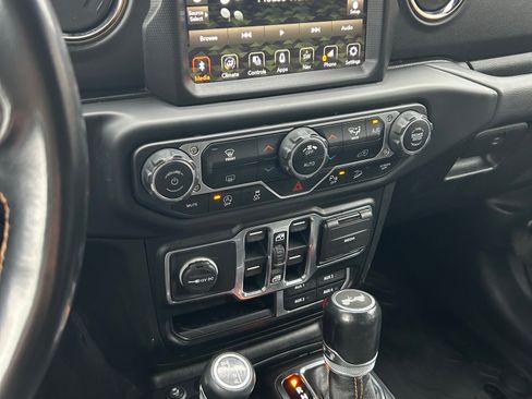 Used 2020 Jeep Wrangler Unlimited Sahara image 21