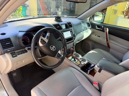 Used 2013 Toyota Highlander Limited FWD image 8
