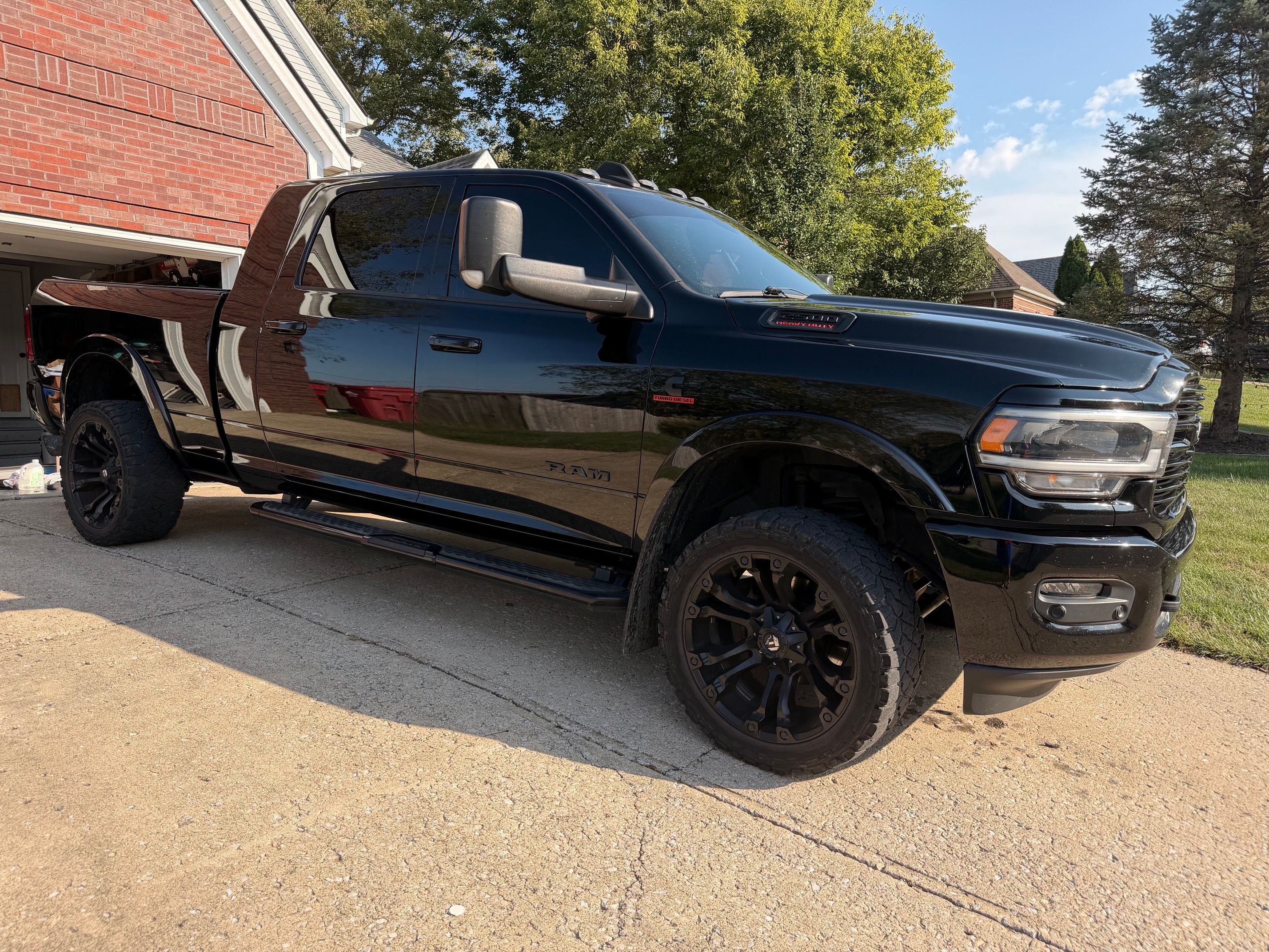 Used 2019 RAM 2500 Laramie AWD/4WD image 1