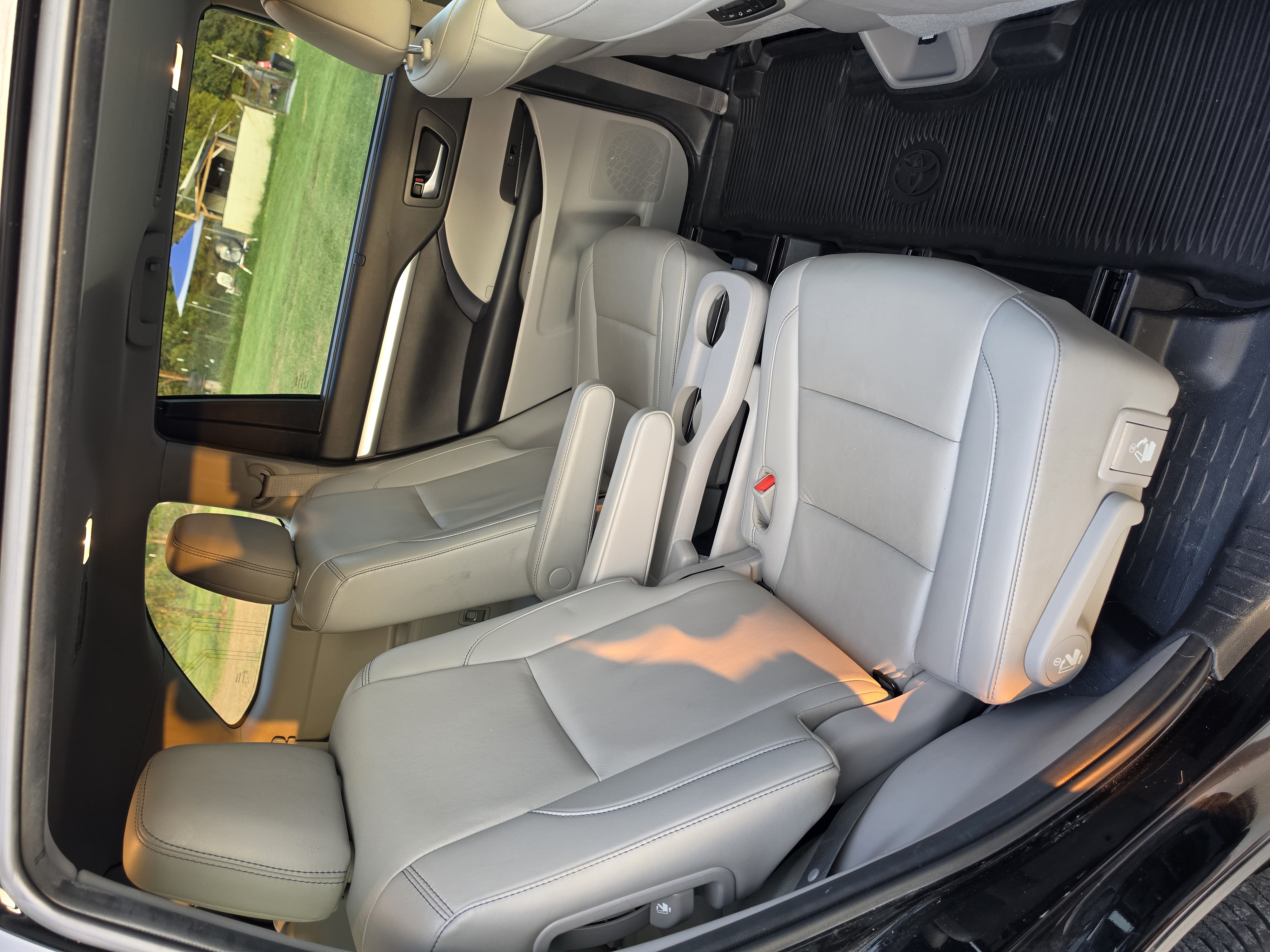 Used 2019 Toyota Highlander XLE AWD/4WD image 11