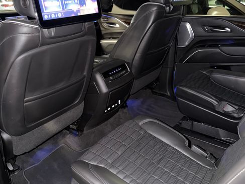 Used 2022 Cadillac Escalade Sport Platinum w/ Heavy-Duty Trailer Package AWD/4WD image 14