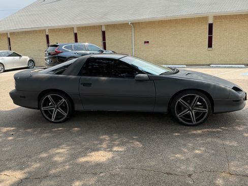 Used 1997 Chevrolet Camaro Z28 w/ Preferred Equipment Group 2 RWD image 10