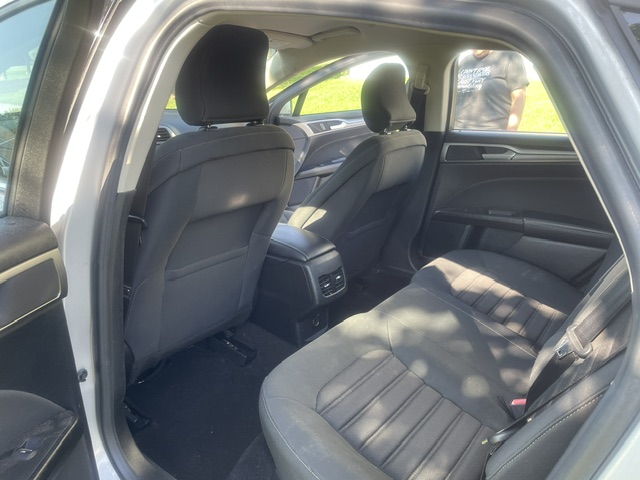 Used 2019 Ford Fusion SE FWD image 12