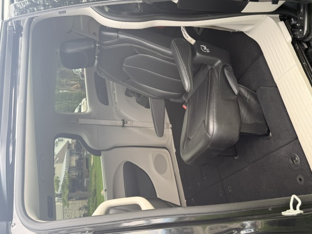 Used 2023 Chrysler Pacifica Touring-L FWD image 9