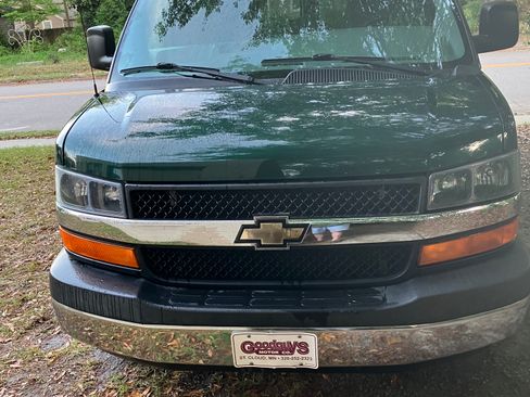 Used 2014 Chevrolet Express 1500 LT w/ LT Preferred Equipment Group AWD/4WD image 1