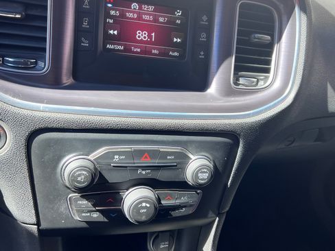 Used 2015 Dodge Charger SE w/ Popular Equipment Group image 12