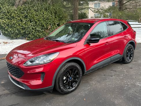 Used 2020 Ford Escape SE Sport image 2