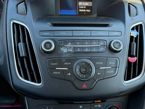 Used 2016 Ford Focus SE w/ Equipment Group 201A image 10