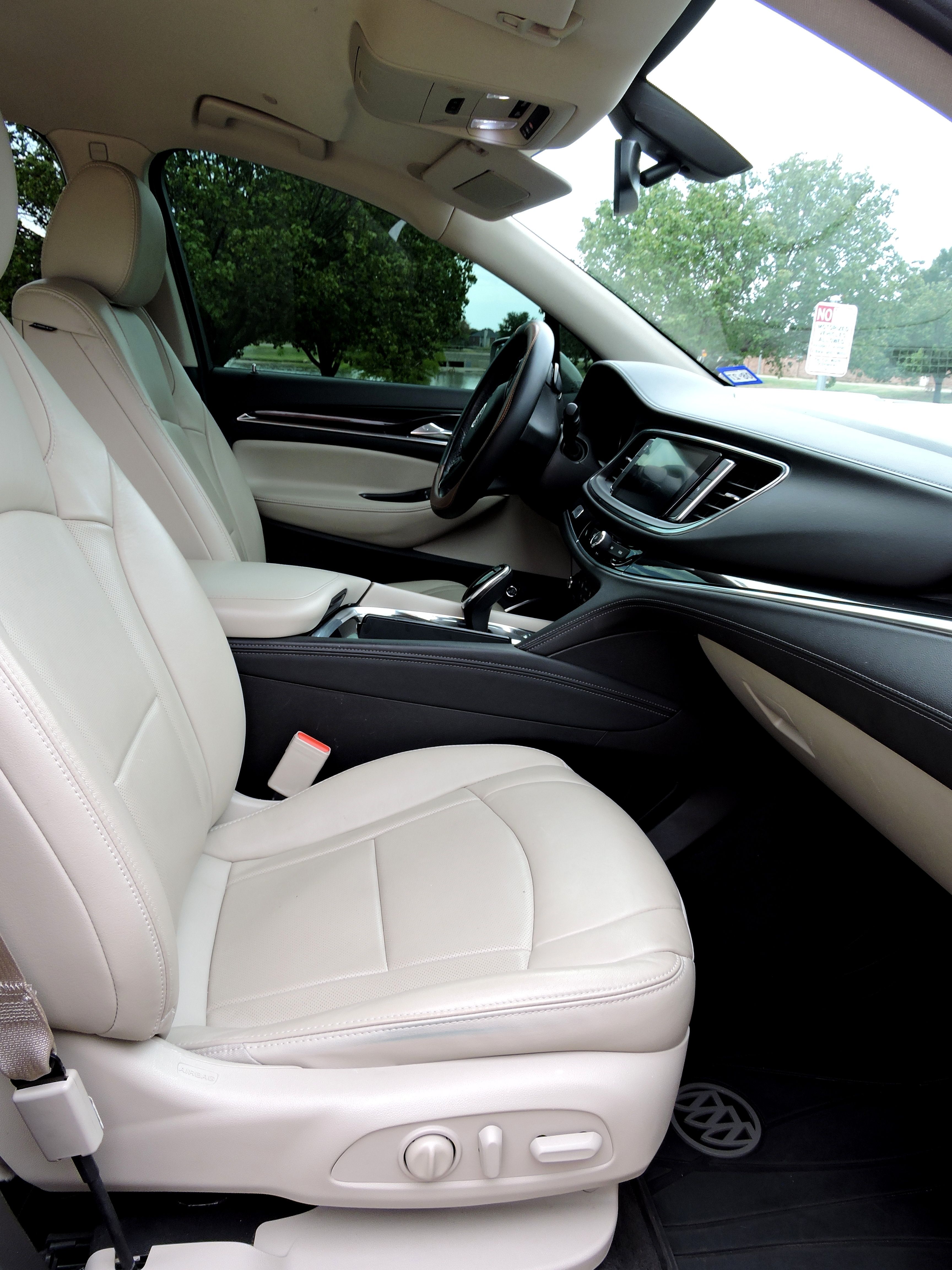 Used 2019 Buick Enclave Essence FWD image 28