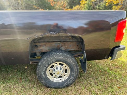 Used 2009 Chevrolet Silverado 2500 LT w/ Exterior Plus Package image 16