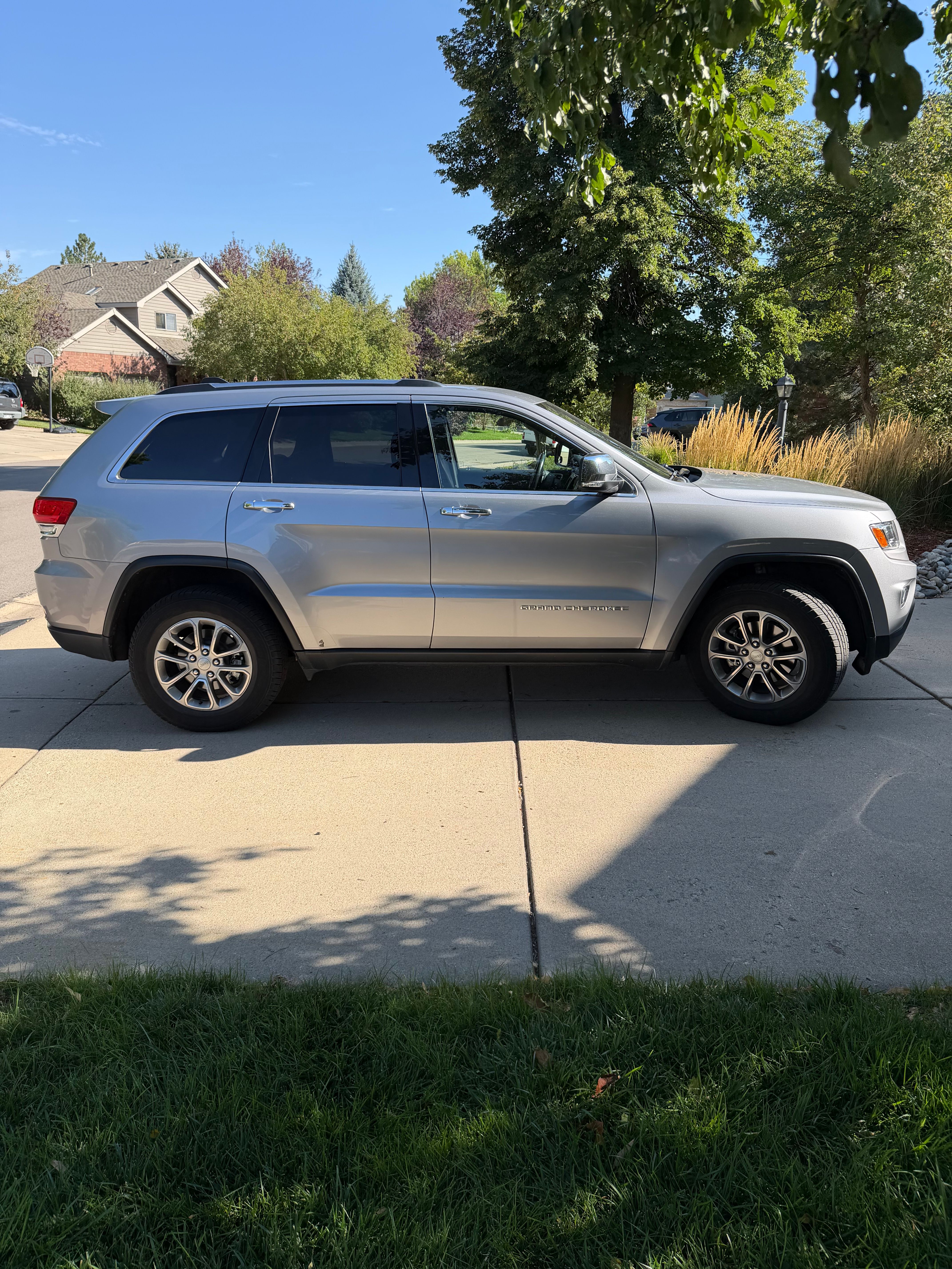 Used 2016 Jeep Grand Cherokee Limited AWD/4WD image 19