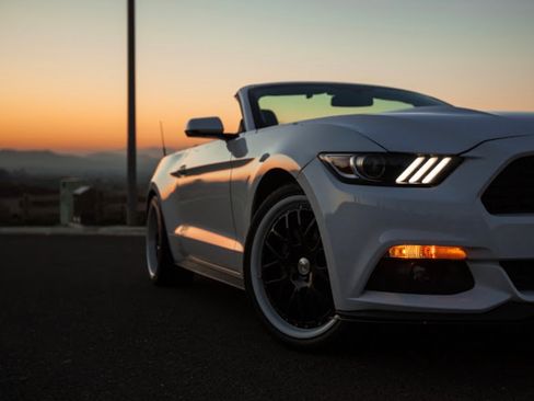 Used 2015 Ford Mustang Premium image 2
