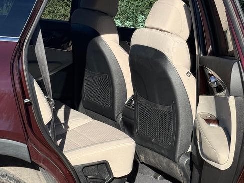 Used 2017 Kia Sorento LX Sport Utility 4D image 6