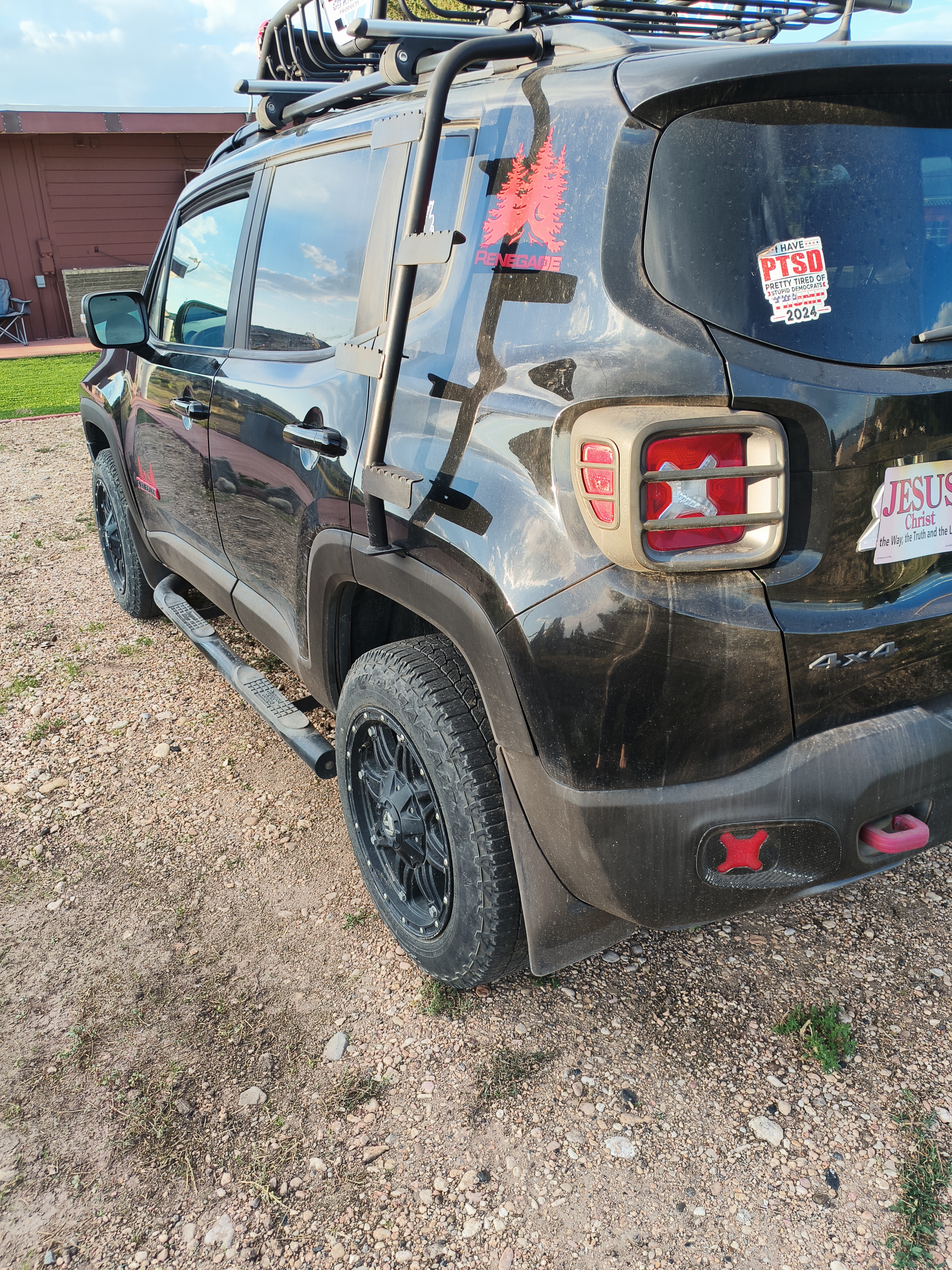 Used 2018 Jeep Renegade Trailhawk AWD/4WD image 5