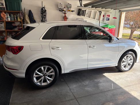 Used 2024 Audi Q3 2.0T Premium w/ Convenience Package image 2