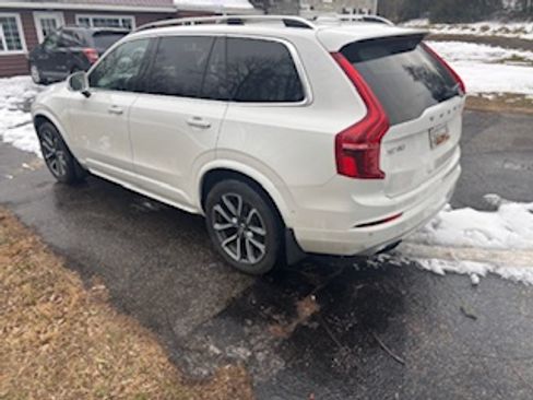 Used 2017 Volvo XC90 T6 Momentum w/ Vision Package image 4
