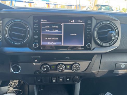 Used 2020 Toyota Tacoma TRD Off-Road image 14