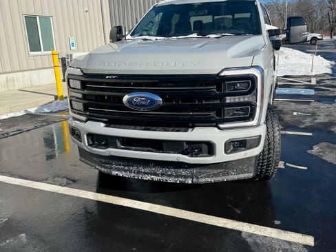 Used 2025 Ford F350 Platinum w/ FX4 Off-Road Package image 17