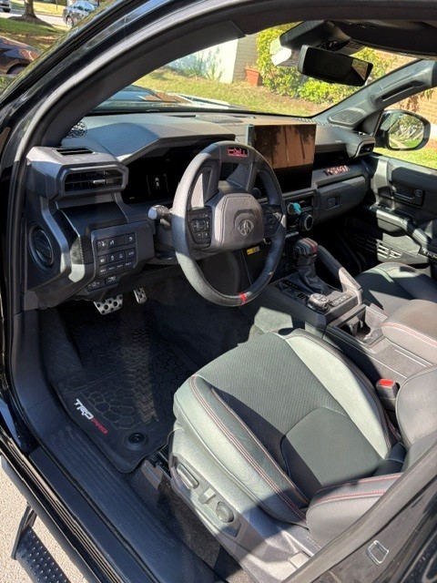 Used 2025 Toyota Tacoma TRD Pro w/ Tow Tech Package AWD/4WD image 6