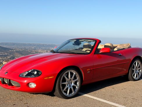 Used 2003 Jaguar XK8 Convertible image 2