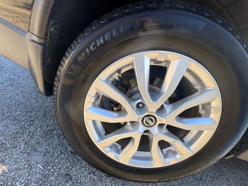 Used 2017 Nissan Rogue SV image 15