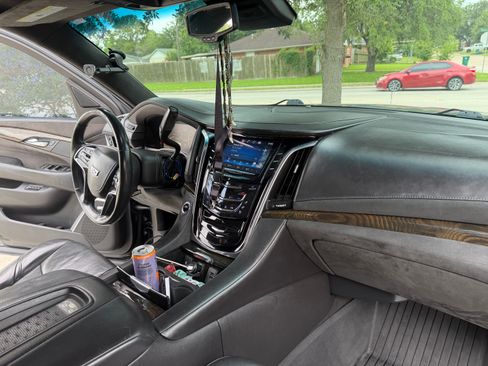 Used 2015 Cadillac Escalade Platinum AWD/4WD image 6