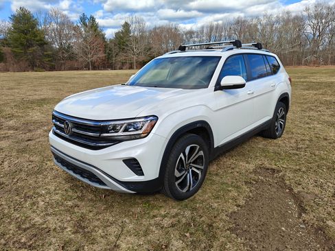 Used 2023 Volkswagen Atlas SEL image 2