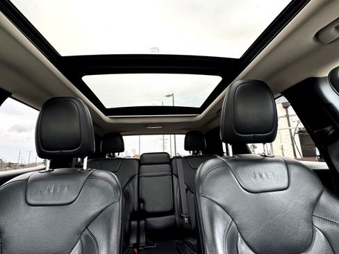 Used 2015 Jeep Cherokee Limited w/ Luxury Group image 8