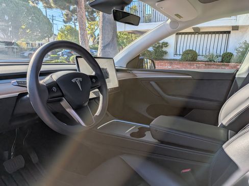 Used 2023 Tesla Model Y Long Range image 25