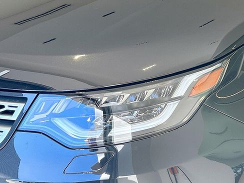 Used 2020 Land Rover Discovery HSE image 25