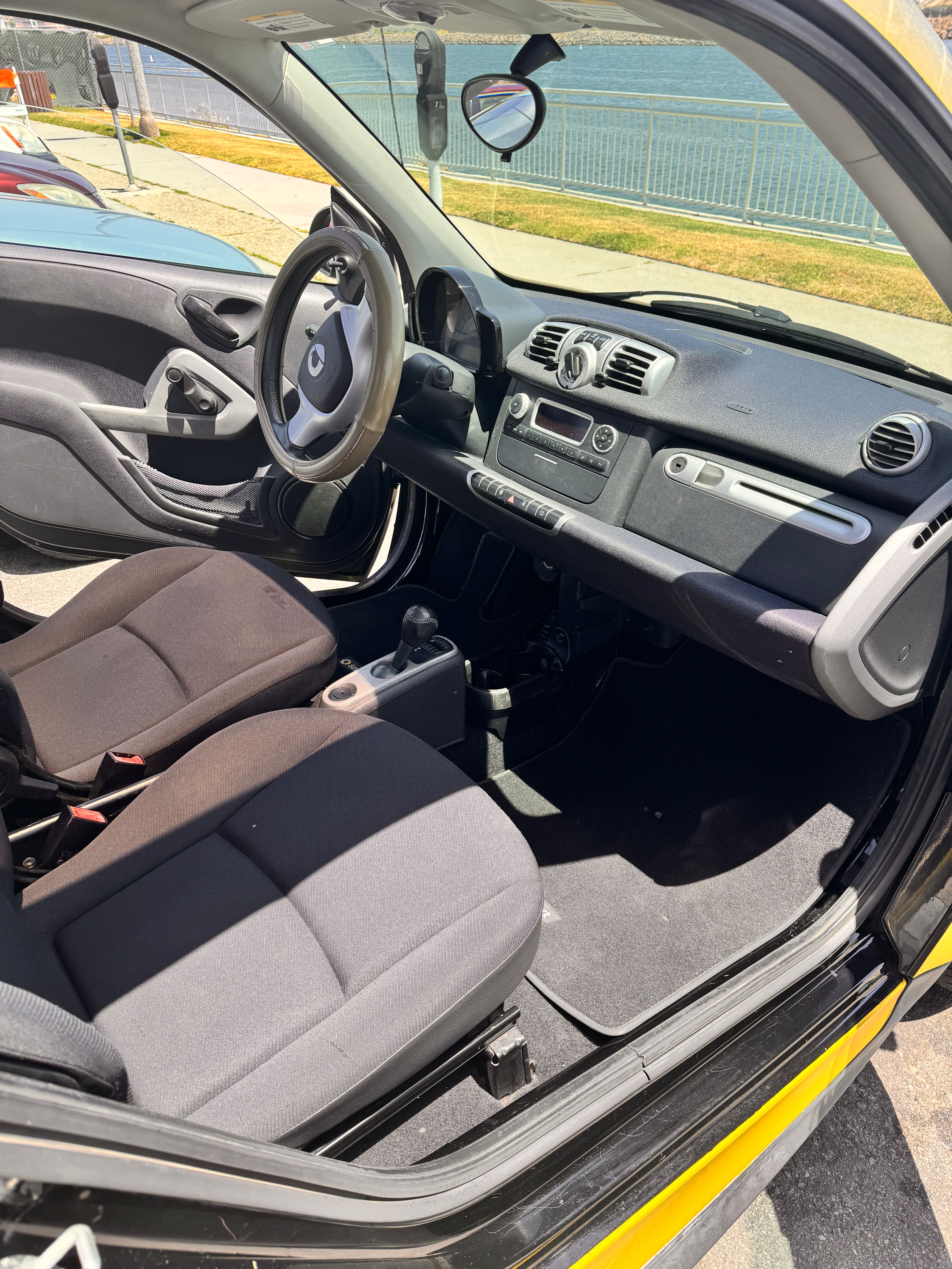 Used 2015 smart fortwo passion RWD image 1
