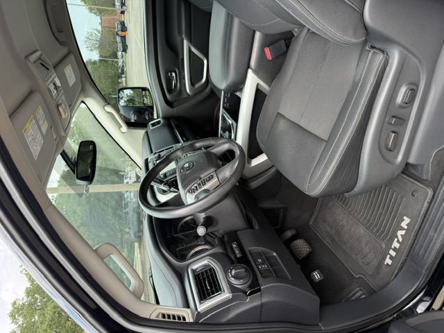 Used 2018 Nissan Titan SV w/ SV Convenience Package AWD/4WD image 4
