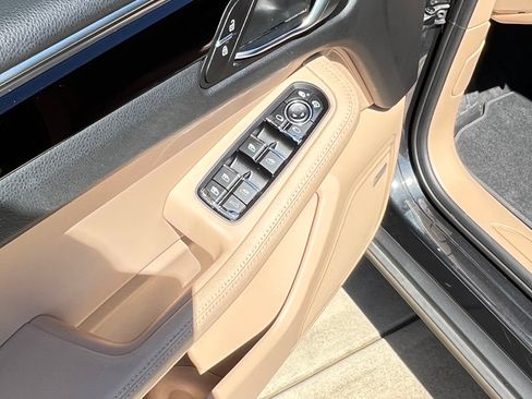 Used 2020 Porsche Macan image 8