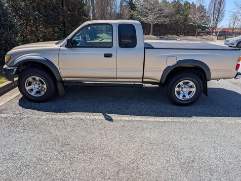 Used 2004 Toyota Tacoma PreRunner image 9
