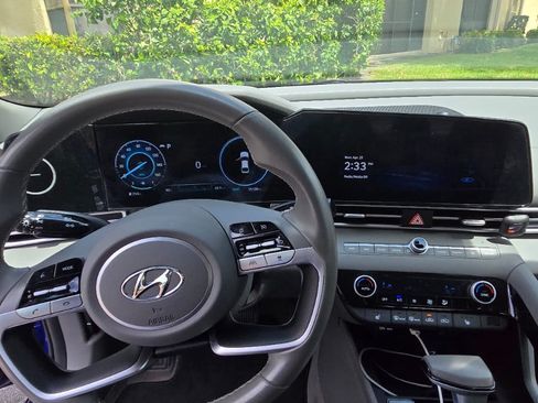 Used 2023 Hyundai Elantra SEL w/ Convenience Package image 17