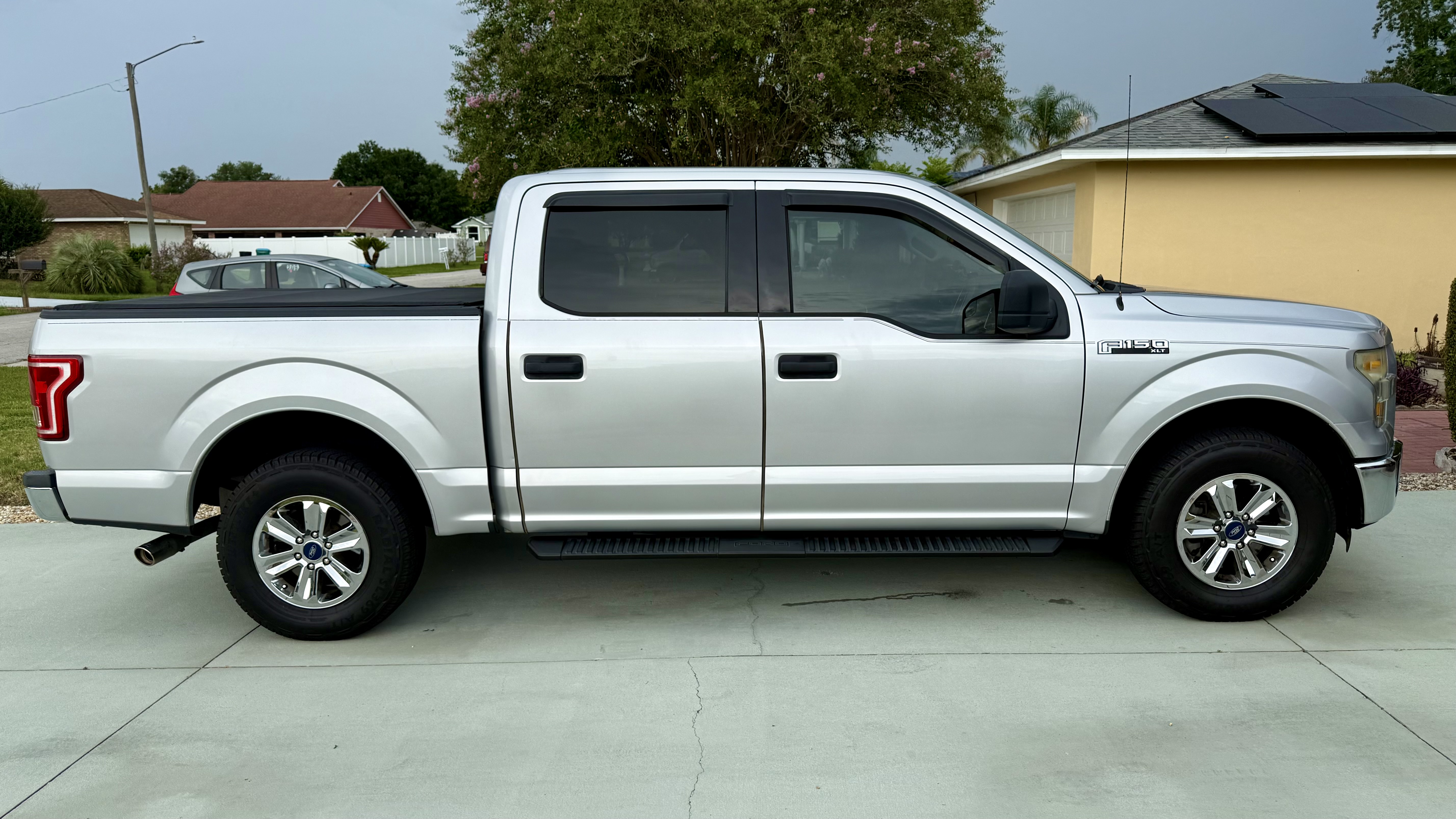 Used 2015 Ford F150 XLT w/ Trailer Tow Package RWD image 5