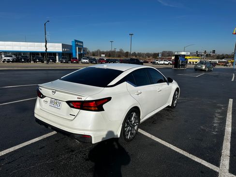 Used 2024 Nissan Altima 2.0 SR image 5