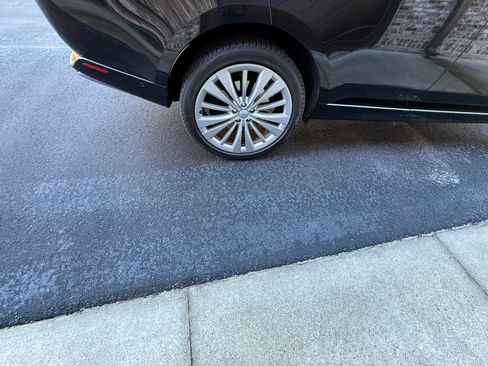 Used 2023 Land Rover Range Rover First Edition image 4