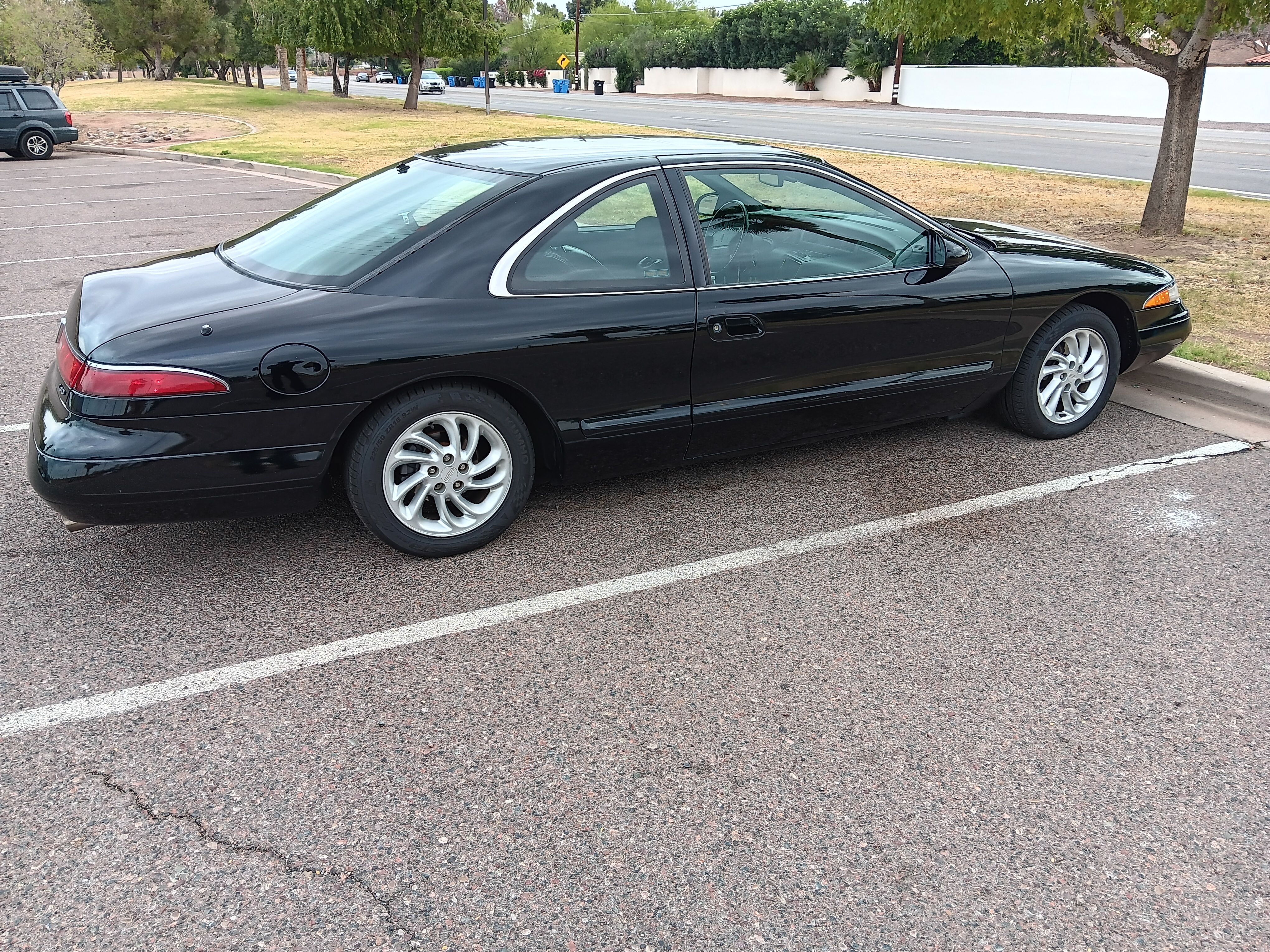 Used 1995 Lincoln Mark VIII RWD image 11