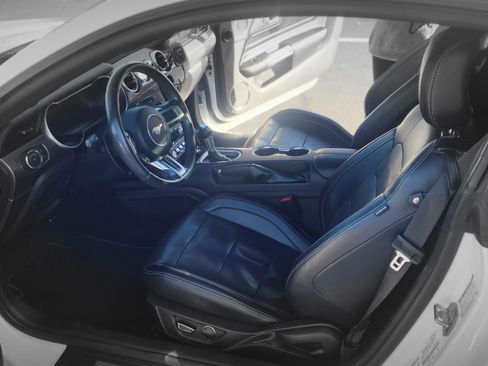 Used 2018 Ford Mustang GT Premium image 12