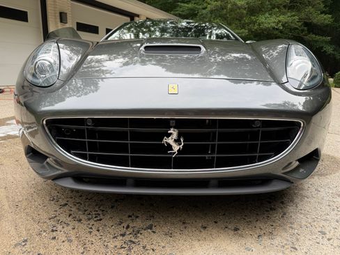 Used 2013 Ferrari California RWD image 15