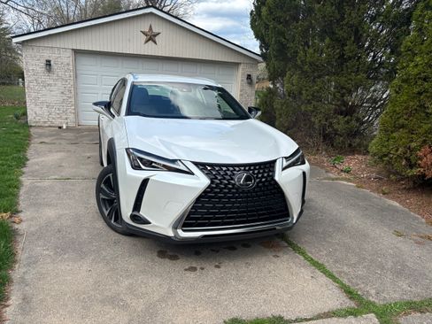 Used 2021 Lexus UX 200 w/ Accessory Package (Z2) image 1