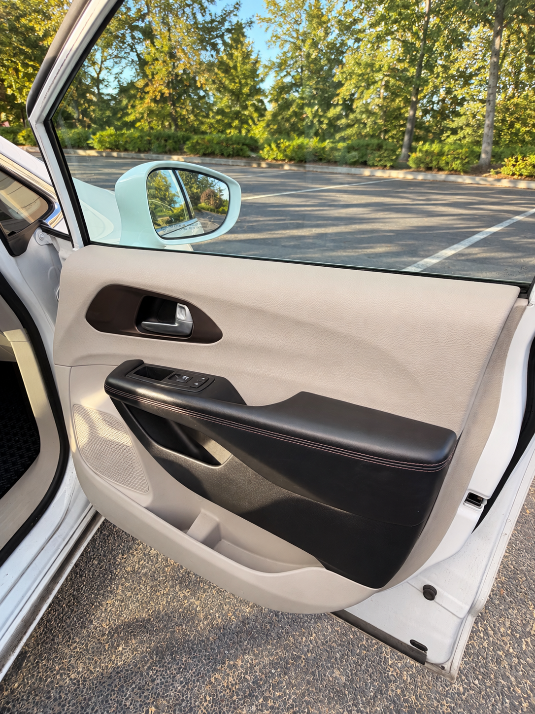 Used 2017 Chrysler Pacifica Touring-L FWD image 13
