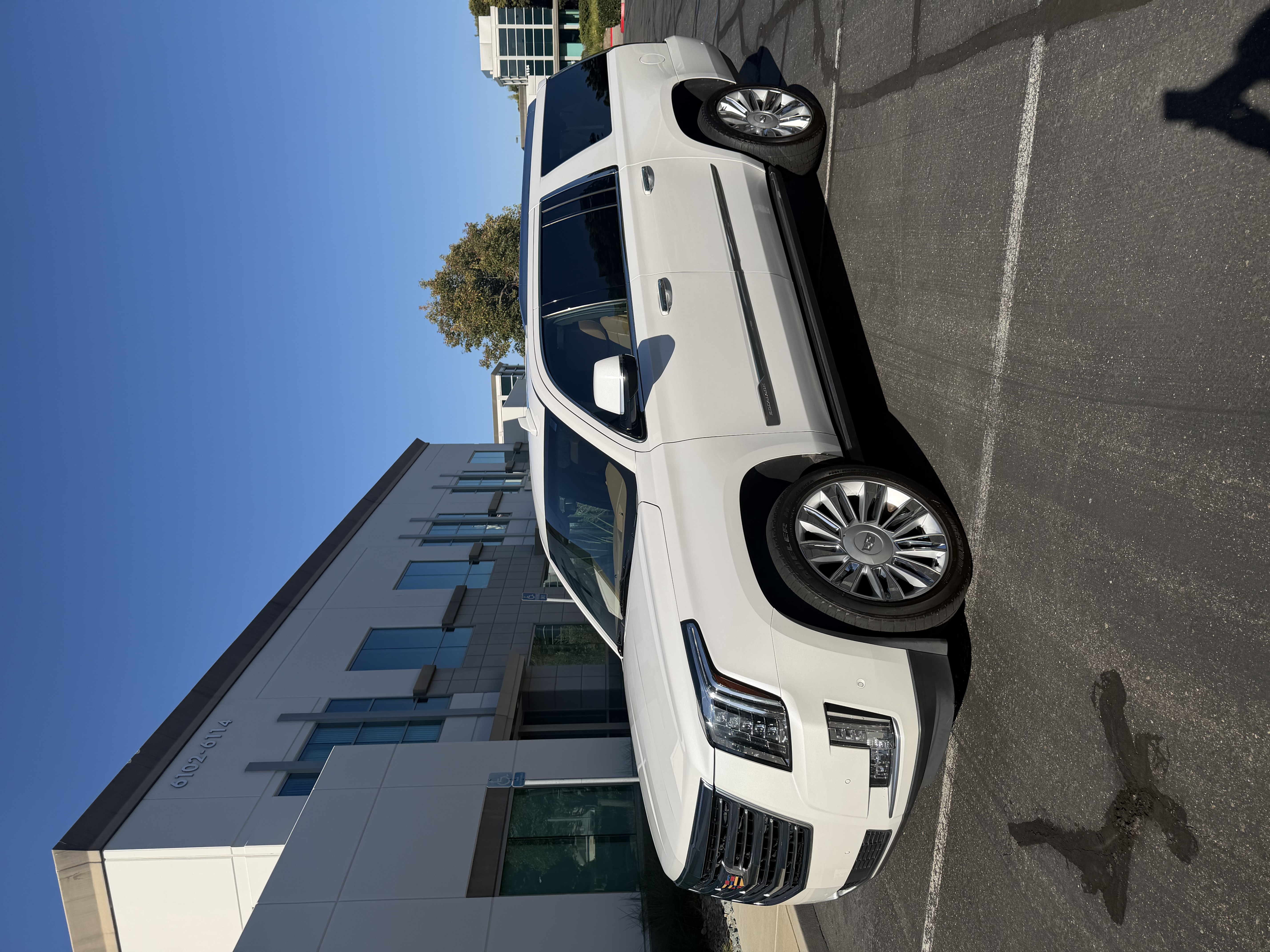 Used 2017 Cadillac Escalade ESV Platinum AWD/4WD image 2
