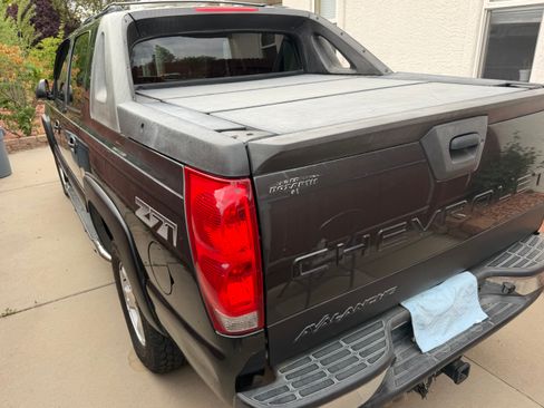 Used 2004 Chevrolet Avalanche Z71 w/ Preferred Equipment Group AWD/4WD image 2