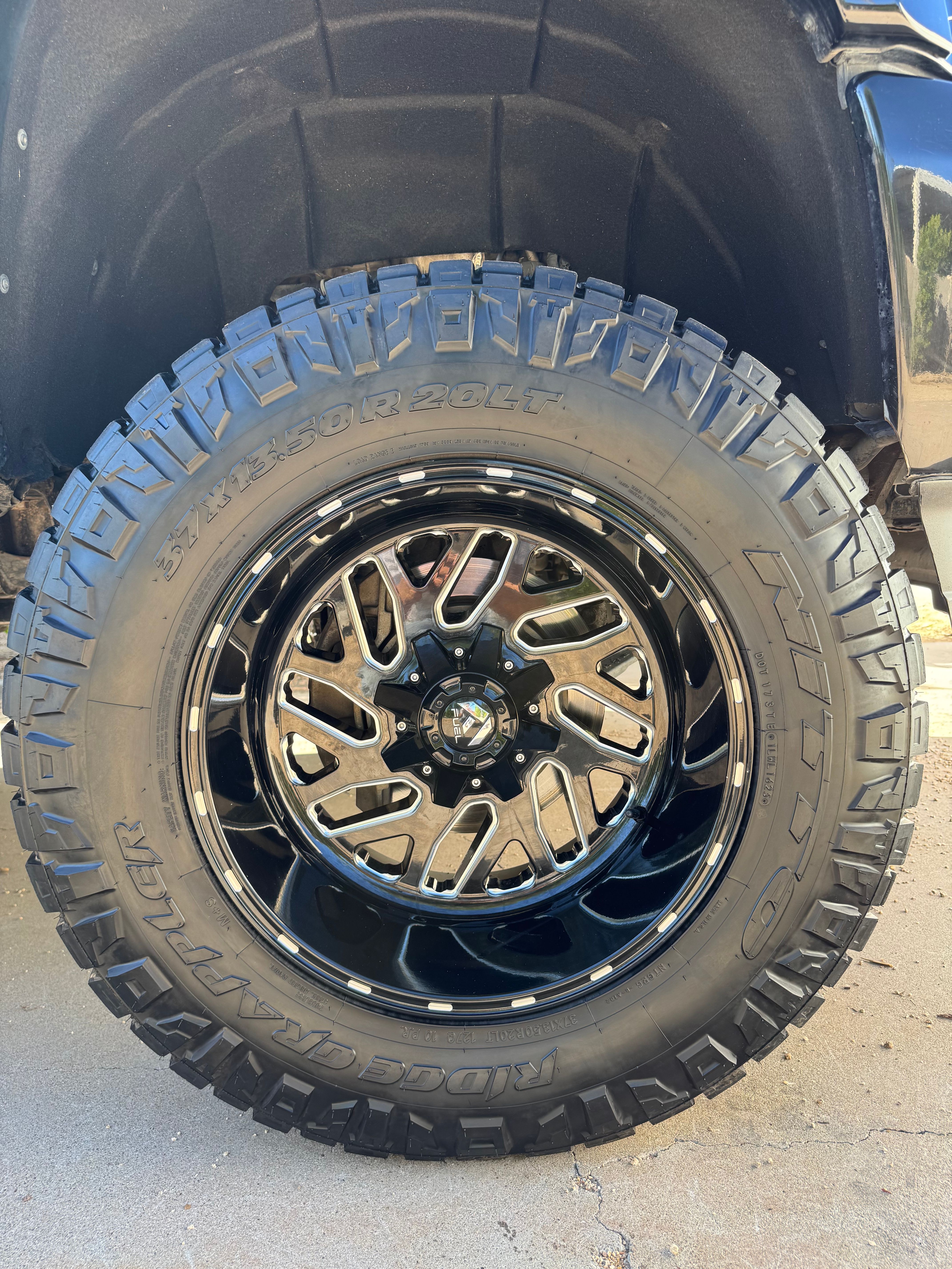 Used 2019 GMC Sierra 2500 Denali w/ Duramax Plus Package AWD/4WD image 9