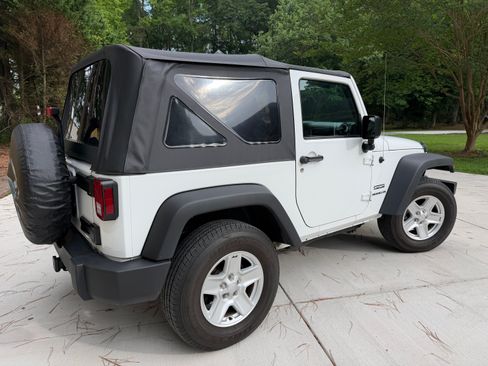 Used 2016 Jeep Wrangler Sport w/ Connectivity Group AWD/4WD image 8
