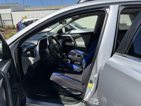 Used 2018 Toyota RAV4 XLE w/ Convenience Package AWD/4WD image 6