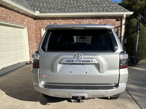 Used 2015 Toyota 4Runner SR5 image 6